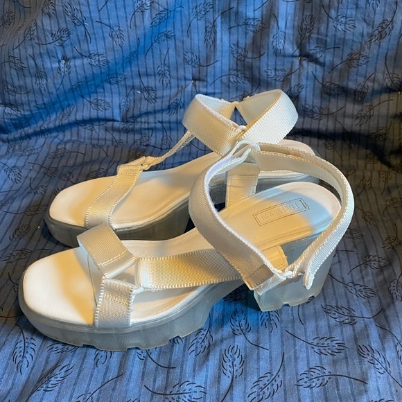 Forever 21 chunky clear Velcro sandals 8 - Picture 3 of 8